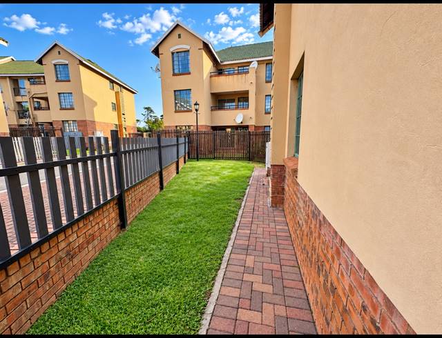 3 BEDROOM TOWNHOUSE FOR SALE IN REYNO RIDGE